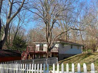 516 N 9th St, Petersburg, IL 62675