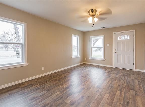 4th image of 3257 Russell Ave