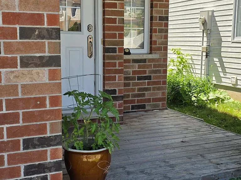 123 Westmeadow Dr — Photo 2
