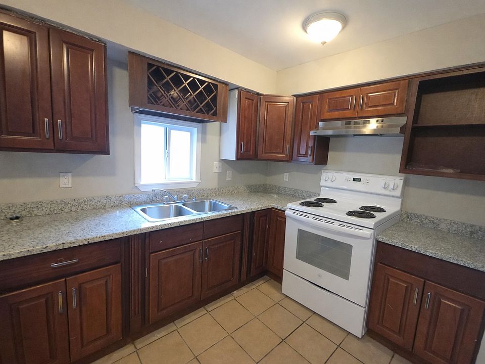 1st image of 2845 Kingston St #7