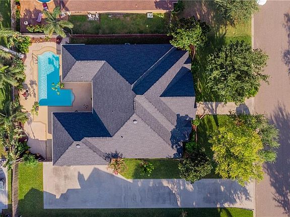 3rd image of 715 Crown Cir