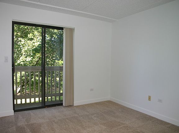 4th image of 1700 Wedgewood Dr APT 201