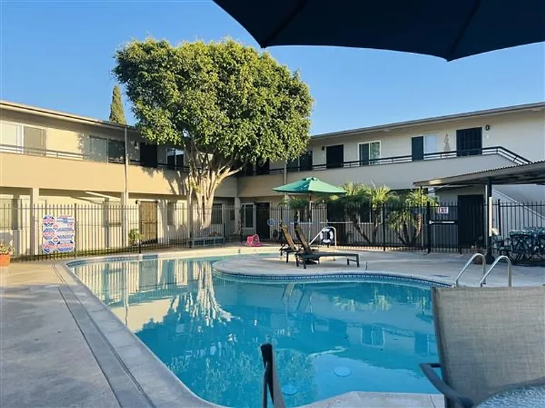 Welcome to the Dailey Court Apartments! — Photo 4