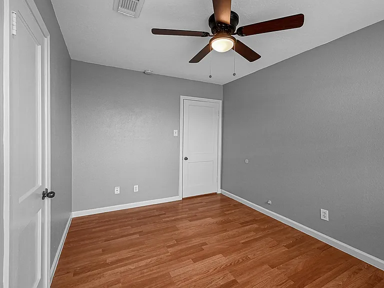 606 Burke Rd — Photo 9