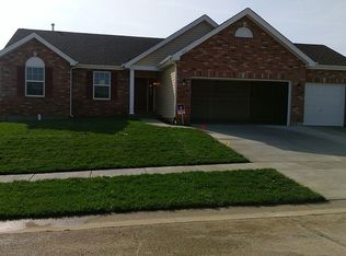 1317 Stone Hill Dr, O Fallon, IL 62269