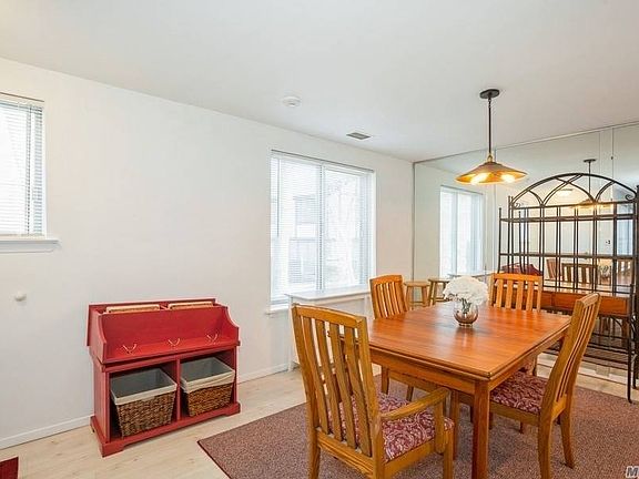 5th image of 433 Clubhouse Ct