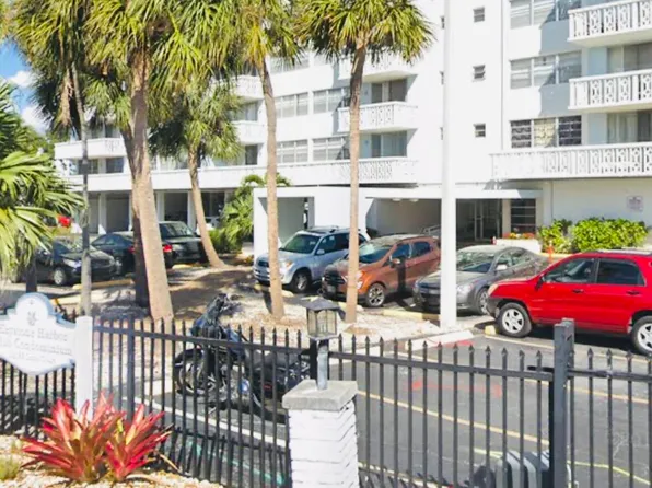 13155 Ixora Ct APT 701, North Miami, FL 33181