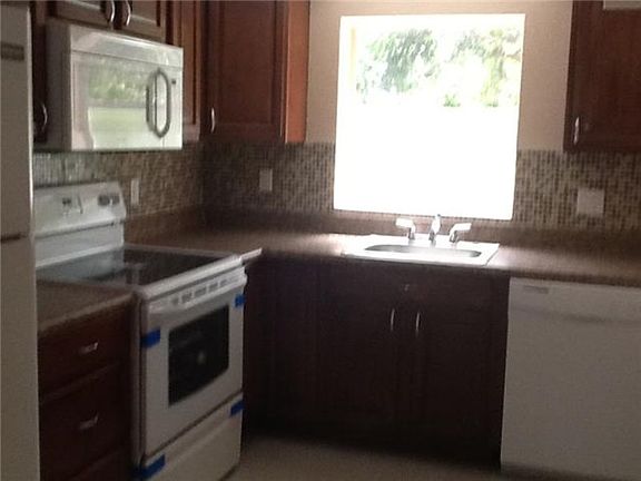 5th image of 15 NW 28th Ter