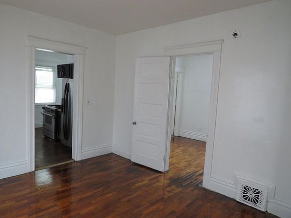 3rd image of 60 Illinois St
