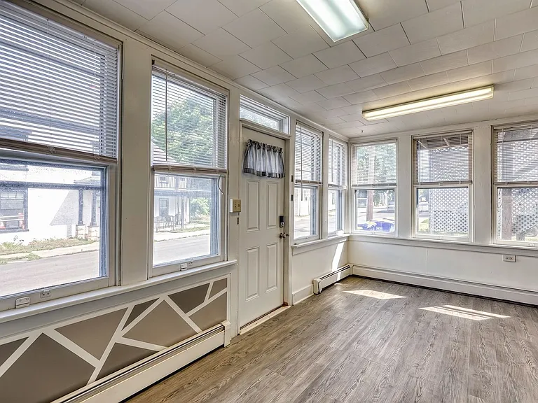 42 E Locust St — Photo 4
