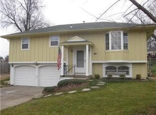 1811 Plymouth Rd, Independence, MO 64058