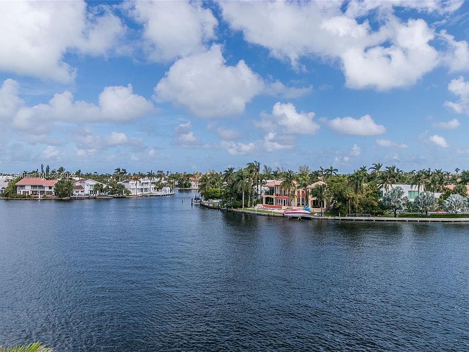 1st image of 20191 E Country Club Dr #Townhouse 4