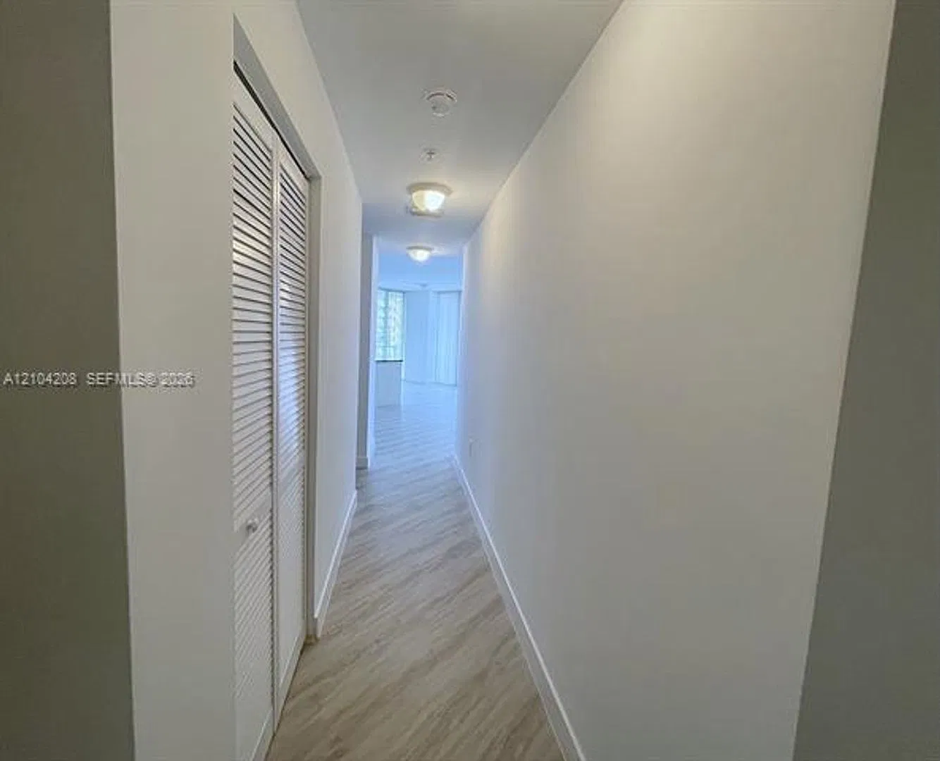 79 SW 12th St S — Photo 3