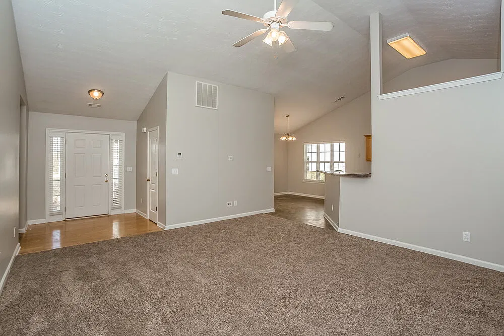 4 bed, 2.0 bath, 1840 sqft, $2,030 — Photo 2