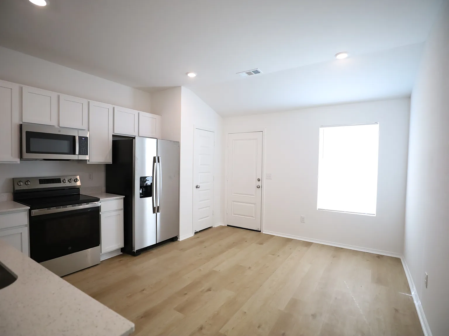 4 bed, 1470 sqft, $1,600 — Photo 3