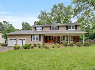 13 Lexington Ln, Montvale, NJ 07645