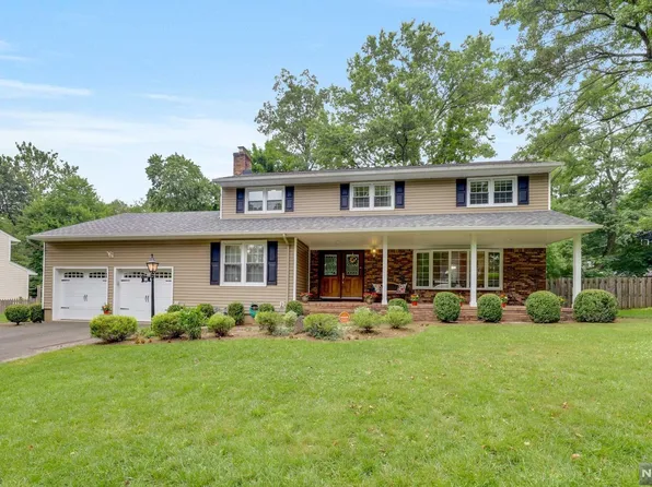 13 Lexington Ln, Montvale, NJ 07645