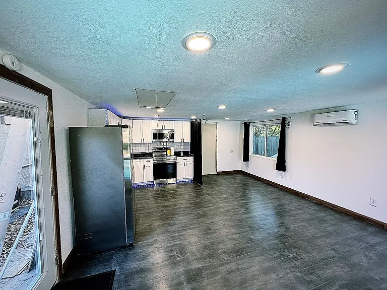 1321 Wade Dr — Photo 4