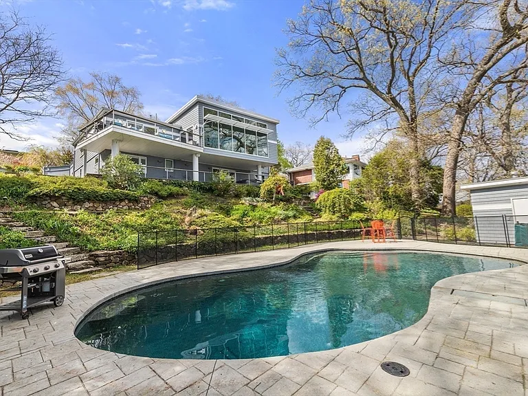 37 Beverly Rd — Photo 36