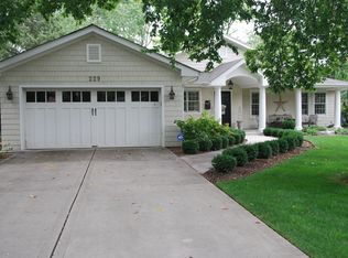 229 S Kenmore Ave, Elmhurst, IL 60126