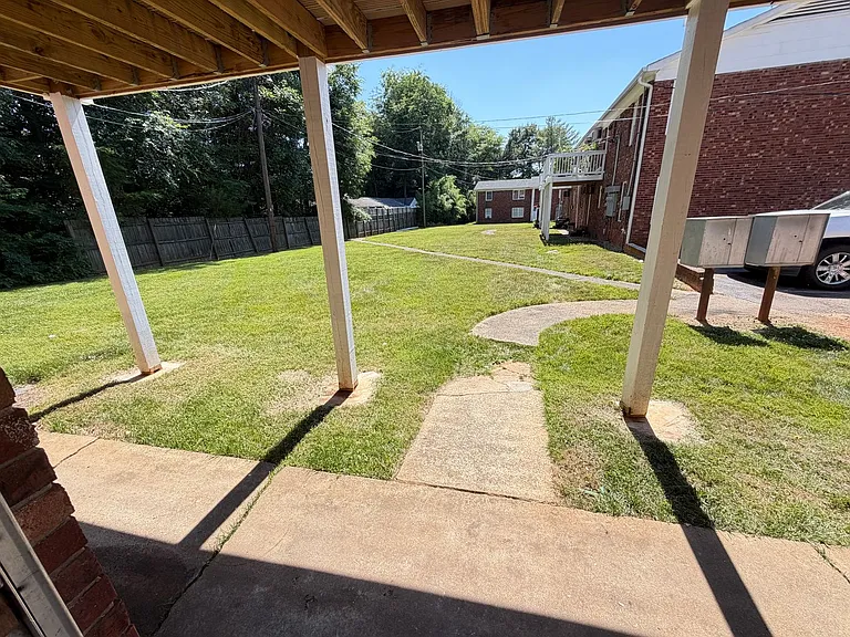 2202 S Main St — Photo 12