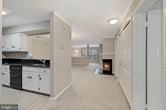 1 bed, 1015 sqft, $2,190 — Photo 2