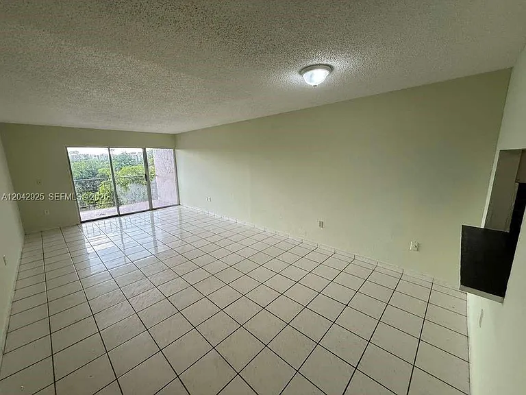 1900 W 68th St #G308 — Photo 3