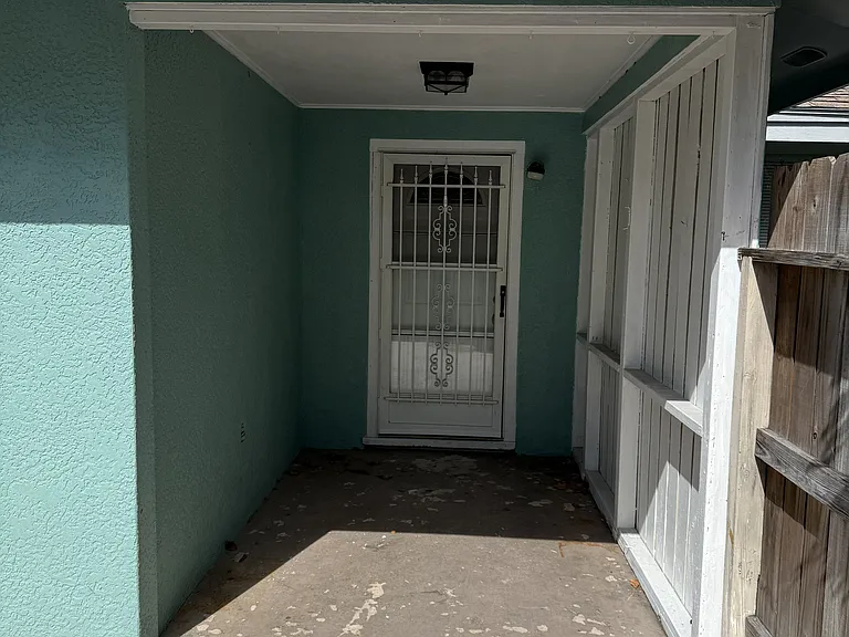 696 102nd Ave N #A — Photo 2