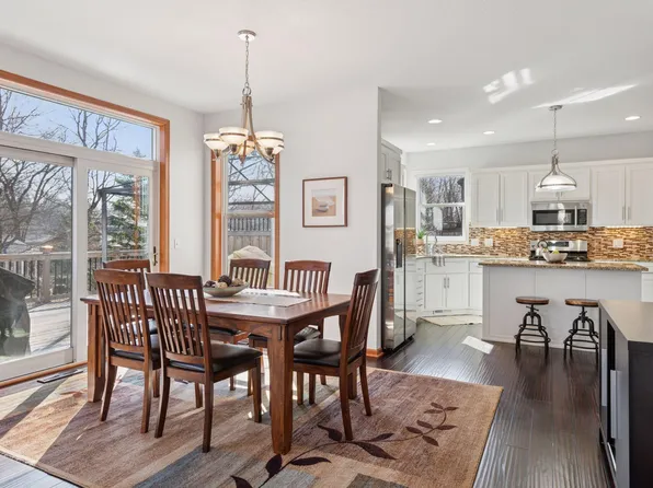2536 N Saunders Lake Dr, Mound, MN 55364