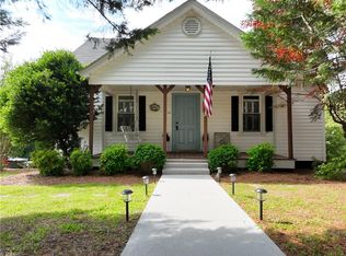 326 E Independence Blvd, Mount Airy, NC 27030