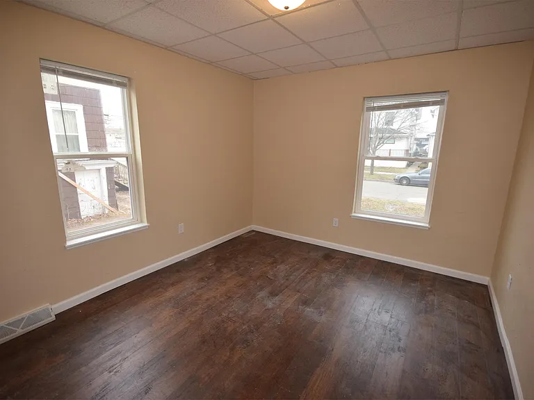 119 Harrison Pl — Photo 5