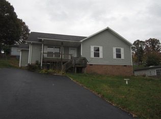 104 Ray Cir, Richlands, VA 24641