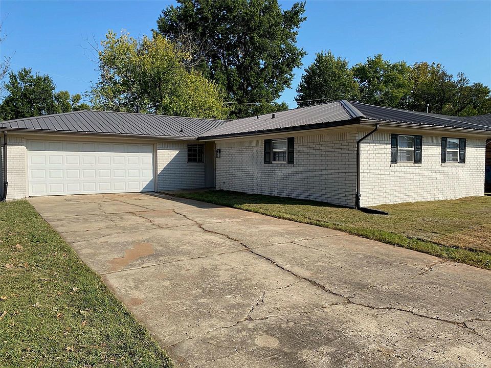 1st image of 304 N Wortman Ave