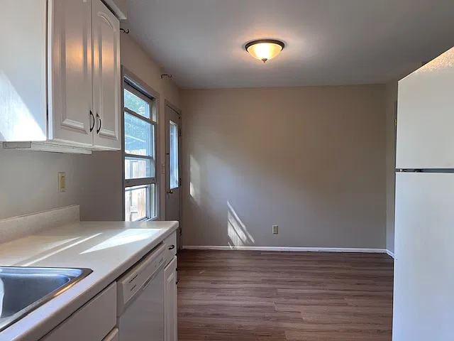 3 bed, 1.5 bath, 1300 sqft, $2,000 — Photo 3