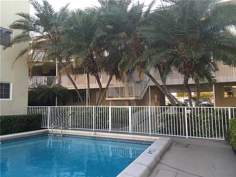 2nd image of 462 Golden Isles Dr APT 103