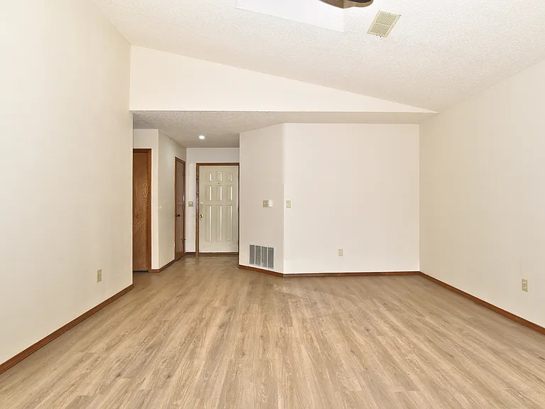 2500 W Honolulu St — Photo 14