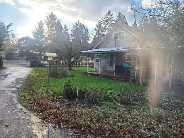 2 bed, 1.5 bath, 1426 sqft, $2,350 — Photo 2