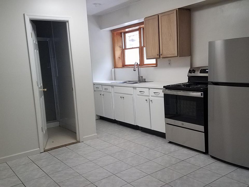 1st image of 160 Brook St