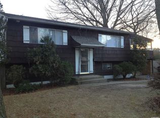 2 Weldon St, Islip, NY 11751