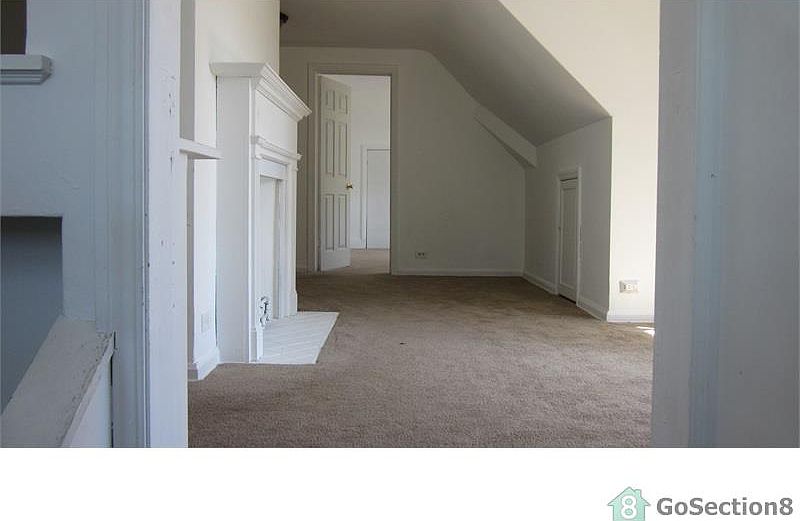 1st image of 832 Hoover Ave #3