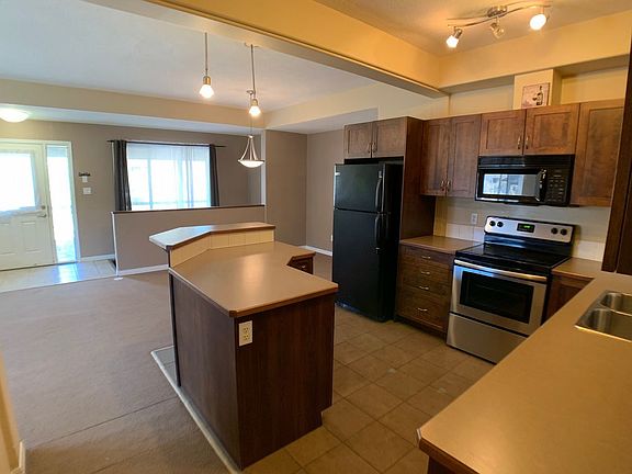 3rd image of 105 Fontaine Cres #103