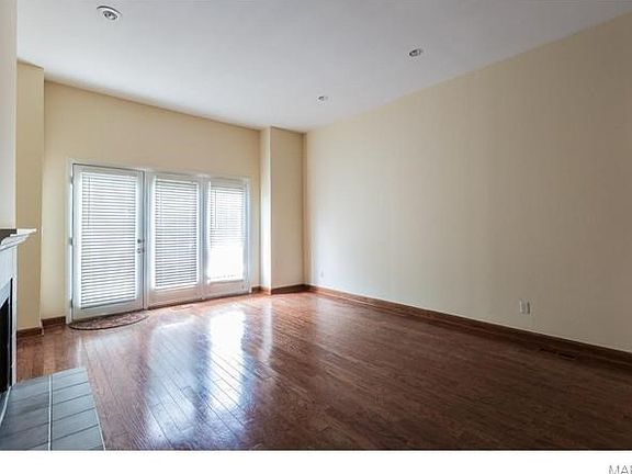 4th image of 22 Manhattan Mews