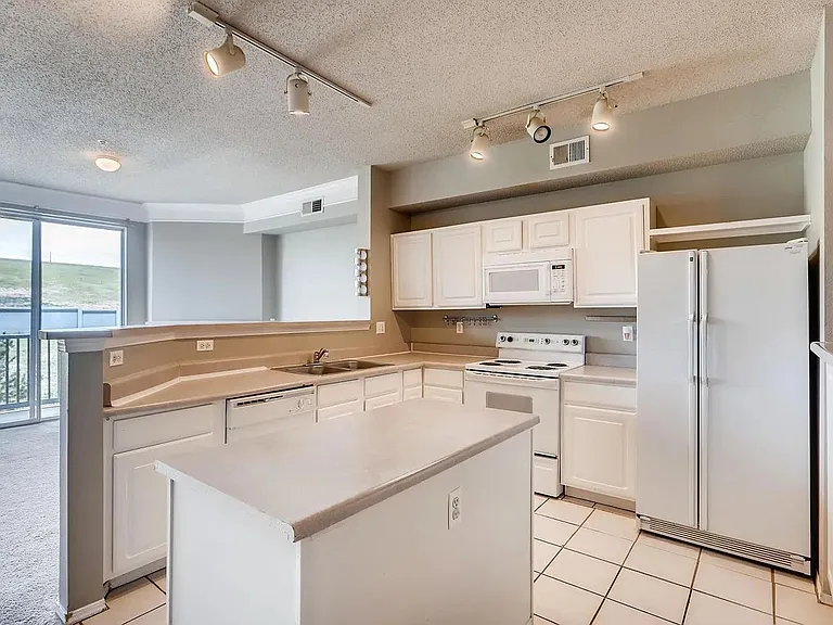 2155 Eagle Ave — Photo 3