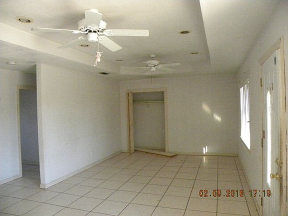 3rd image of 701 N Padre Ave