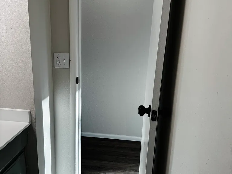 59 Fleetwood Rd NW — Photo 27