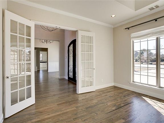 4th image of 5566 Lakeshore Dr