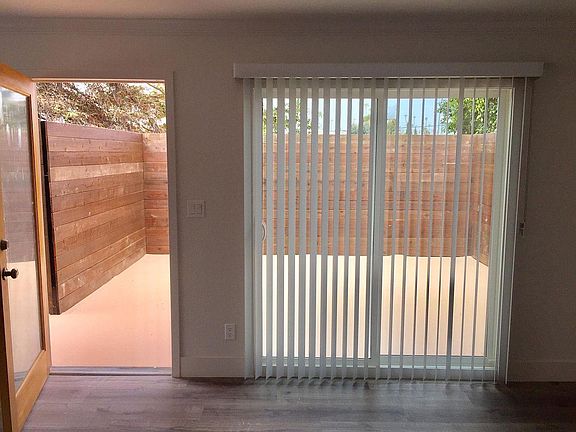 4th image of 2407 Abbot Kinney Blvd #2