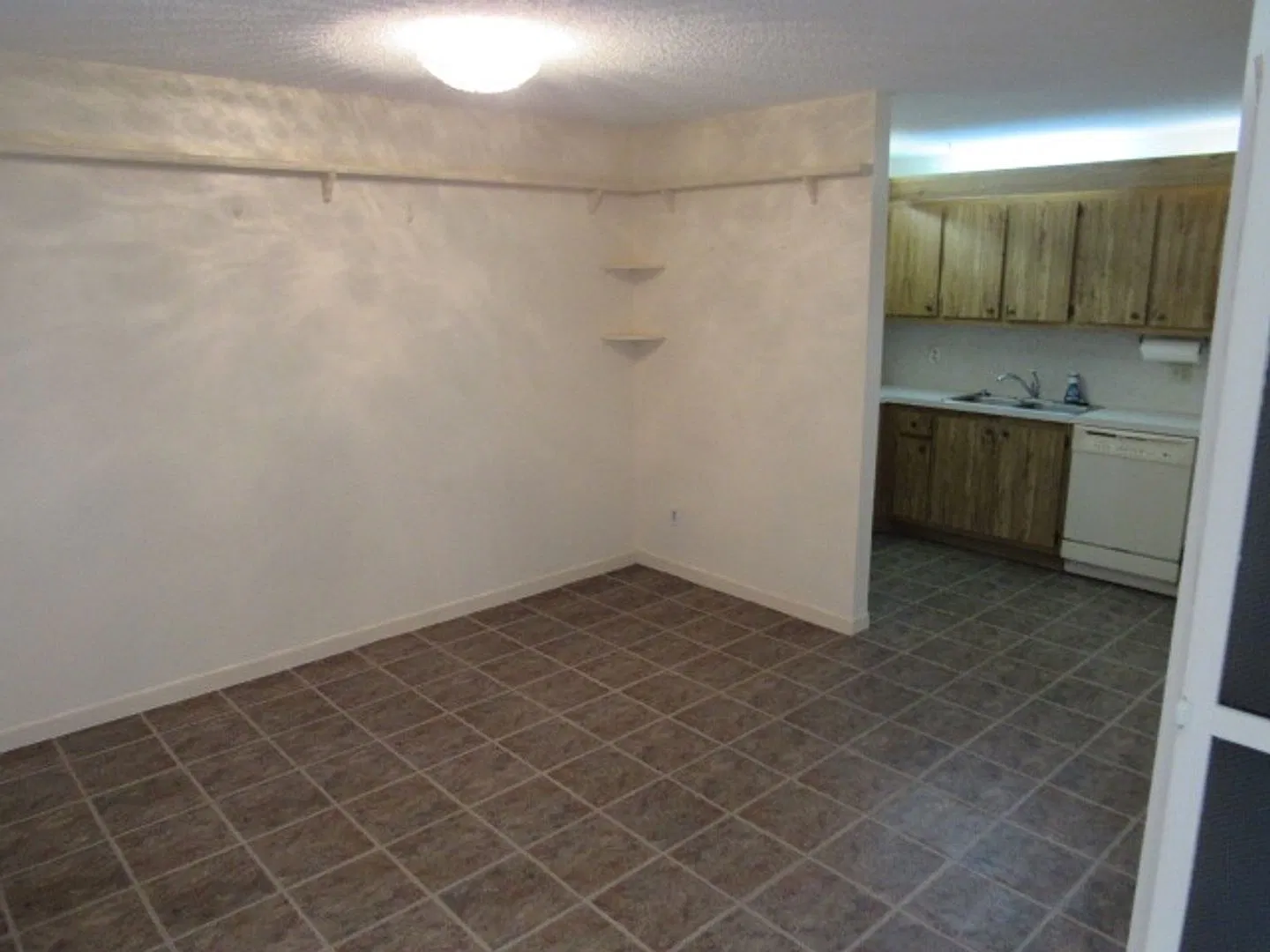 2 bedroom 2 bathroom Townhome — Photo 4