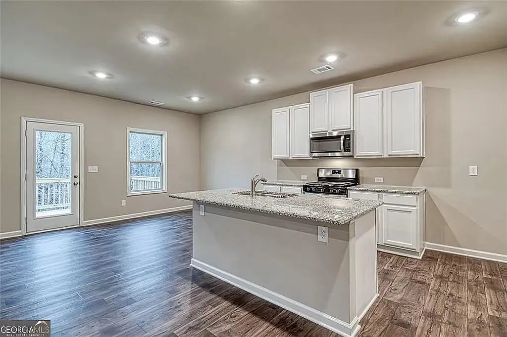 Building Photo - 3041 Westgate Park Dr