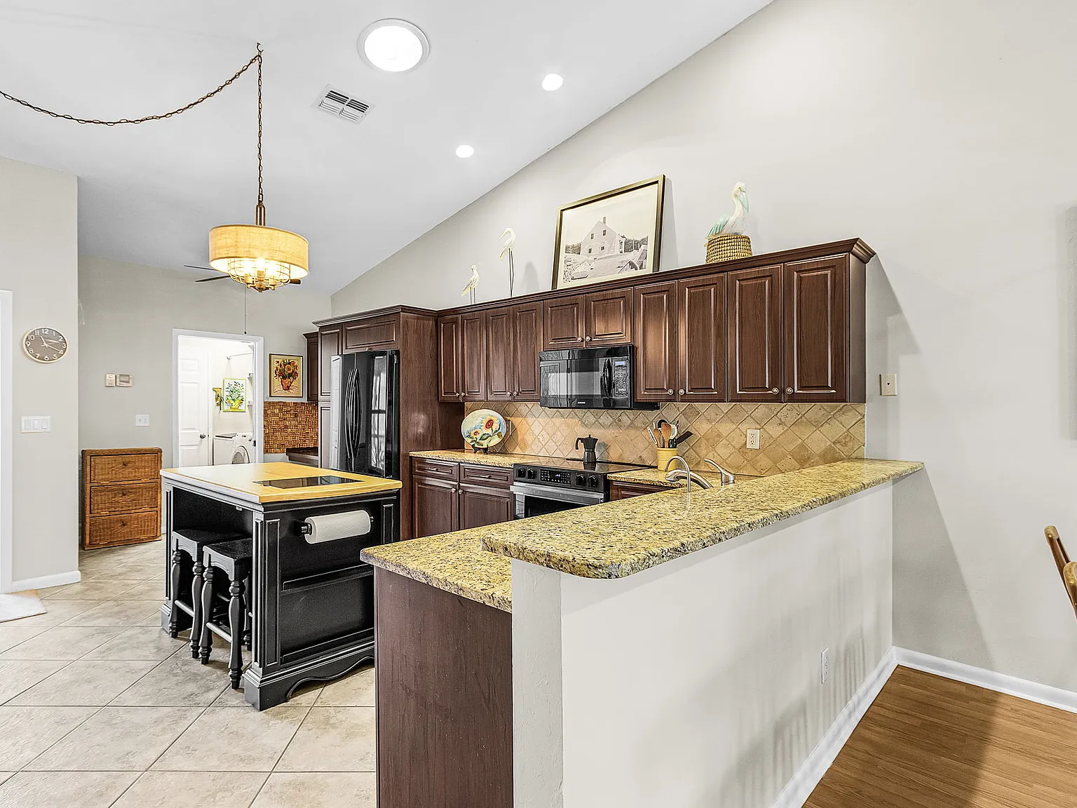 2 bed, 1140 sqft, $2,200 — Photo 4